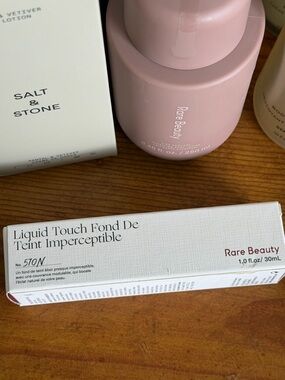 Rare Beauty Liquid Touch Foundation - 570N